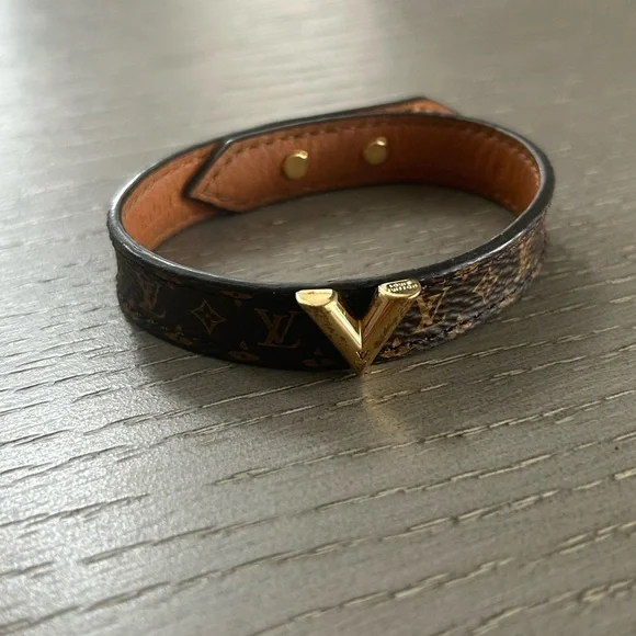 Louis Vuitton Brown and Gold Belt Bracelet with V Accent